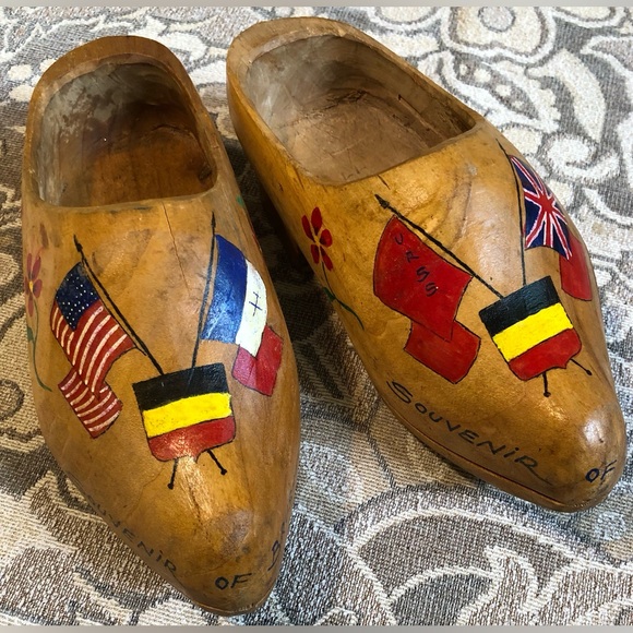 Vintage Wooden Shoes. Souvenir of Belgium. Hand Made Painted with European Flags - Picture 2 of 10